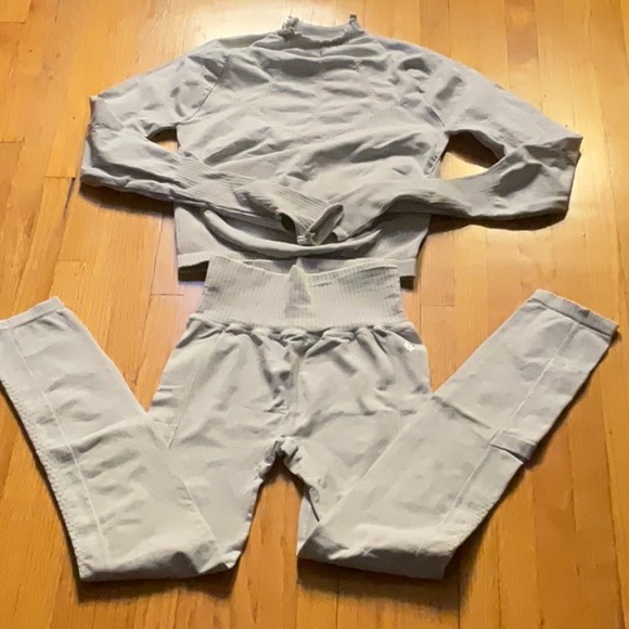 NWOT FREE PEOPLE MOVEMENT GOOD KARMA HIGH RISE 7/8 LEGGINGS AND LONG SLEEVE TOP - Picture 15 of 16